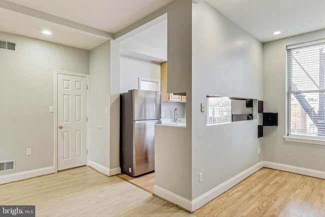 Building Photo - 1248 Maryland Ave NE