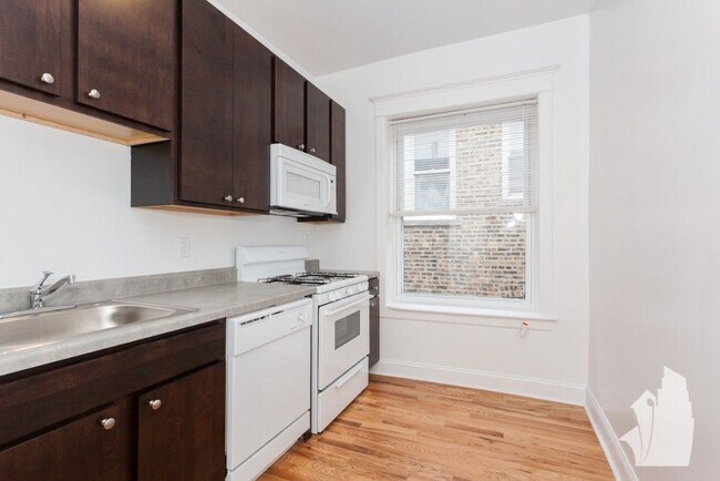 Foto del edificio - 1524 N Kedzie Ave