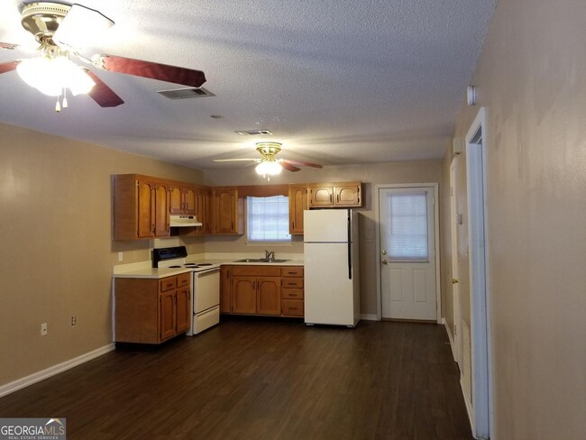 Building Photo - 405 E Lawnwood Ave