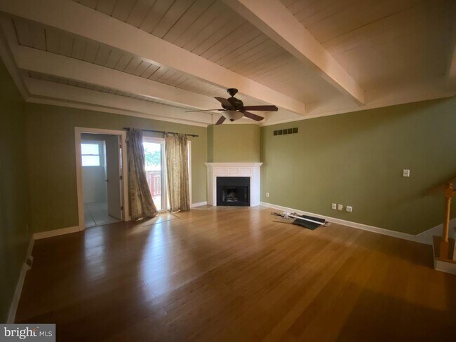 Foto del edificio - 99 Chatham Ct