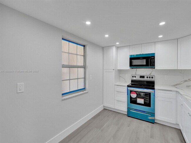 Foto del edificio - 3700 Oaks Clubhouse Dr