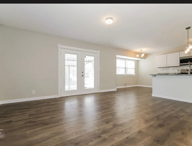 Building Photo - 119 E Garfield Ave