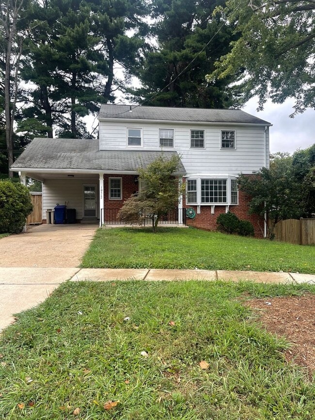 Single Family in Silver Spring - Single Family in Silver Spring House