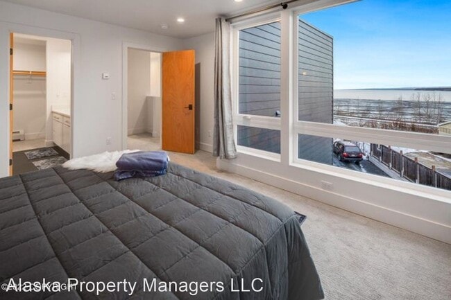 Building Photo - 2 br, 2.5 bath House - 1445 West 8th Ave