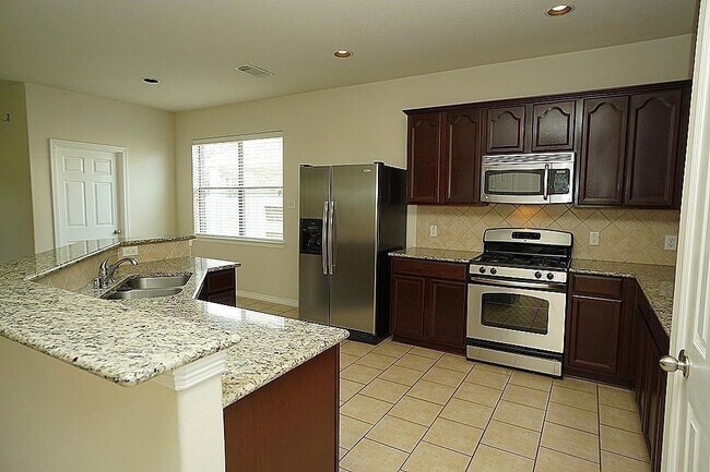 Foto del edificio - 4022 Regal Stone Ln