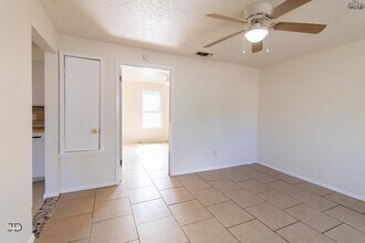 Building Photo - 613 Sunset Dr
