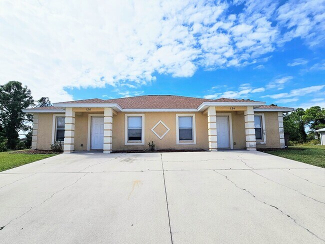 Foto del edificio - Nice 3 Bedroom Duplex in Lehigh Acres
