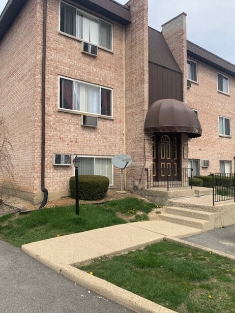 Building Photo - Countryside Apartments