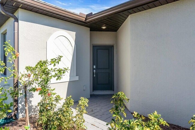 Building Photo - 15713 Sunny Day Dr