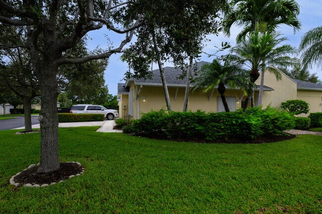 Foto del edificio - 4139 NE Moon River Cir