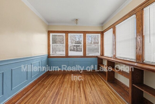 Building Photo - 52 E Iroquois Rd