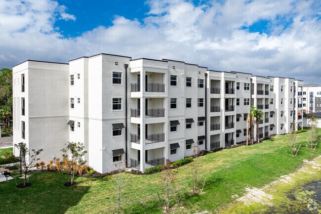 Edificio del cuarto trasero - Estero Vista Apartments