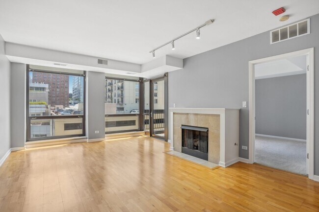 Building Photo - 1212 N Wells St