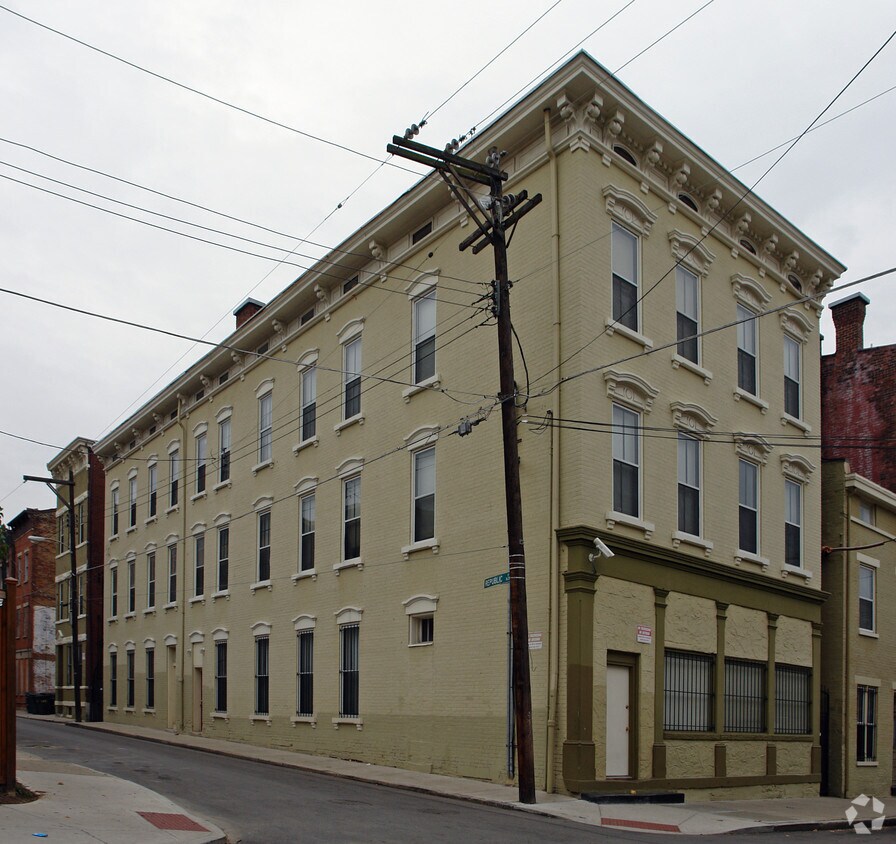 Primary Photo - 1635 Republic St