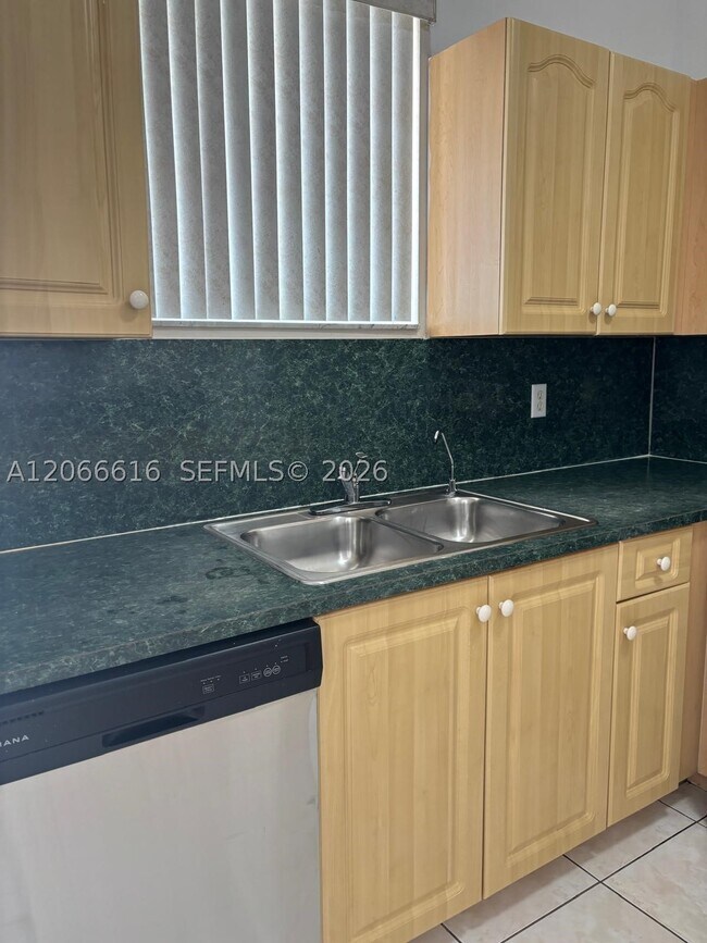 Foto del edificio - 2953 W 80th St