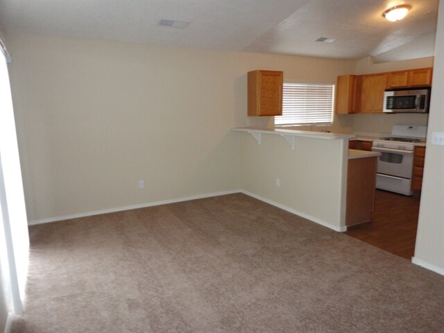 Foto del edificio - 6301 Vaughn Dr NE