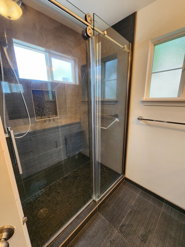 Building Photo - 60 Halili Ln