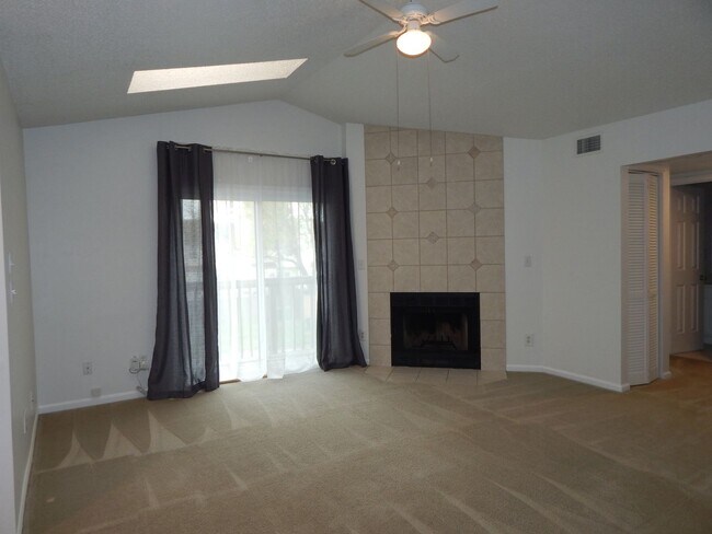 Building Photo - Spacious 2 Bedroom and 2 Full Bath Condominium