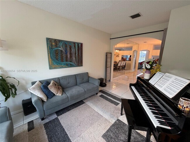 Foto del edificio - 4908 SW 151st Ave