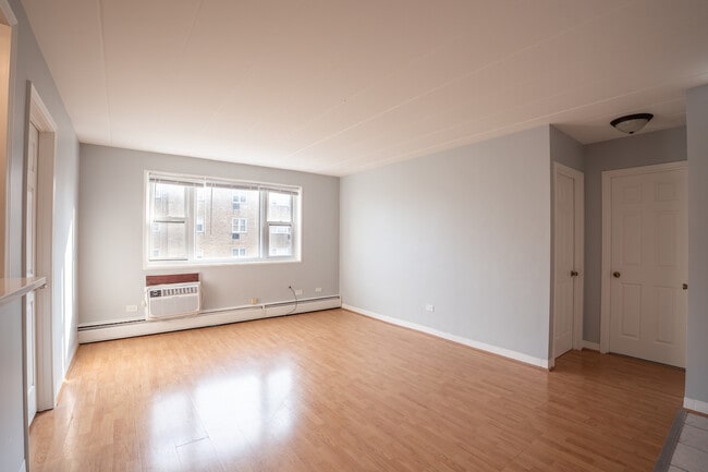 Building Photo - 6161 N Hoyne Ave