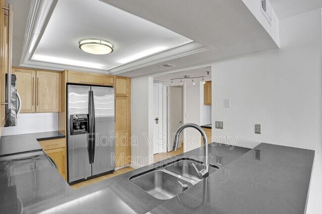 Building Photo - 555 NE 15th St