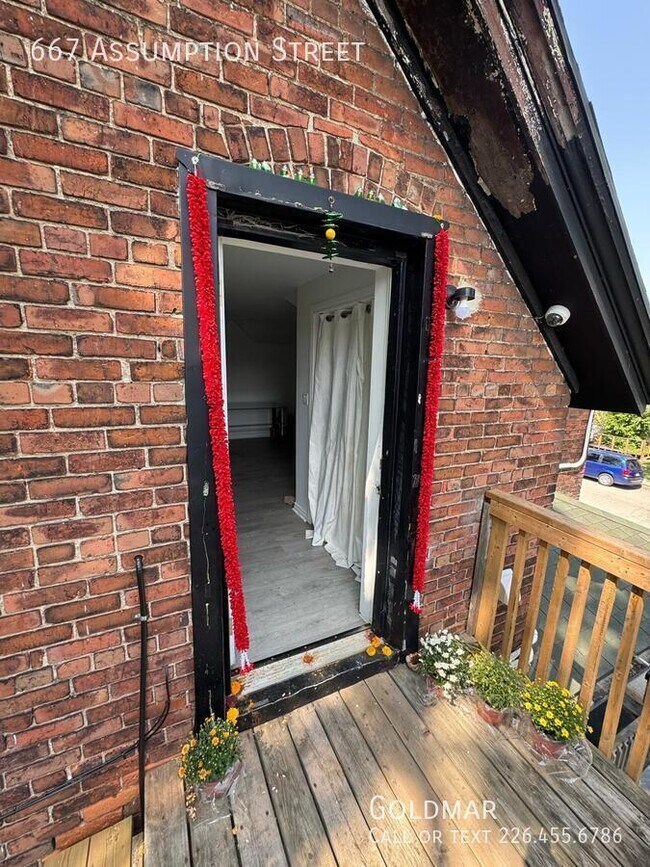 Photo du bâtiment - Affordable 2 bedroom upper unit