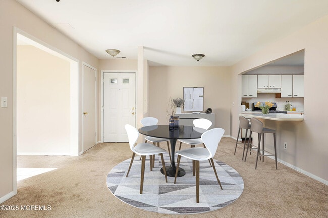 Building Photo - 705 Zlotkin Cir