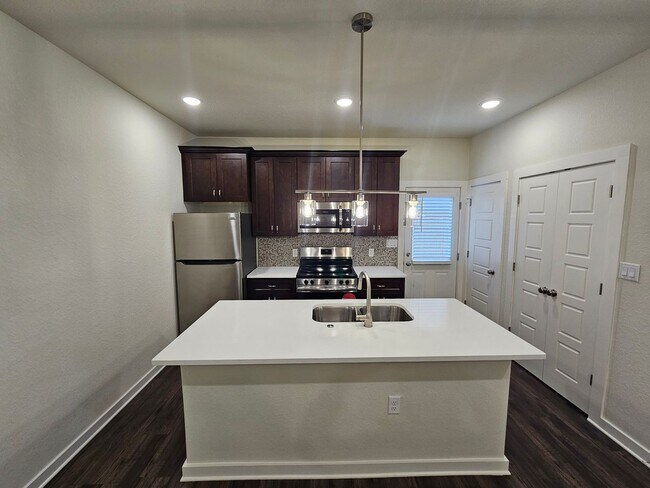 Foto del edificio - Brand New Town-home in the Heart of Denver...