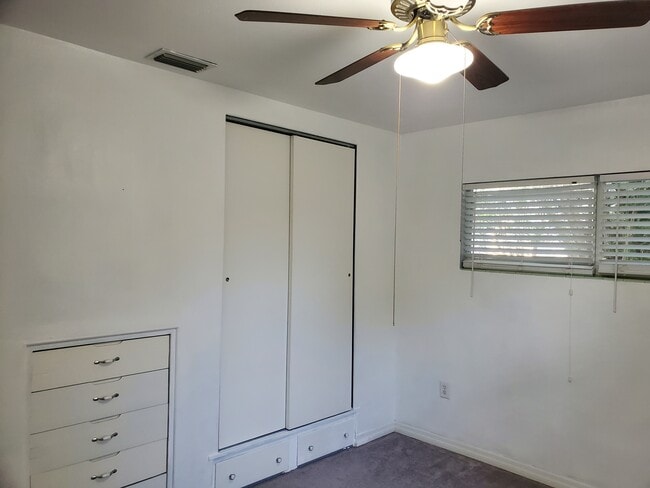 Building Photo - 216 E Johnson Ave