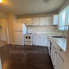 Building Photo - 322-326 6 Ave NE