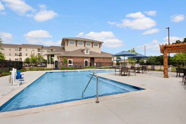 Building Photo - Lakeview Pointe - 55+ Community