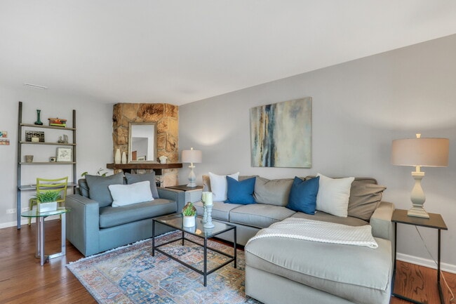 Foto del edificio - 215 Coventry Cir