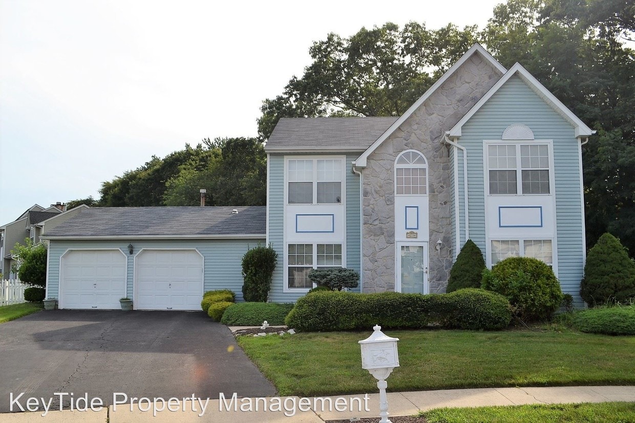 Primary Photo - 23 Crossbrooke Ct