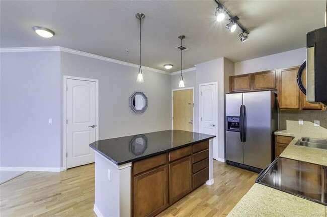 Building Photo - Charming 2.5BD/2BA Condo in Lone Tree