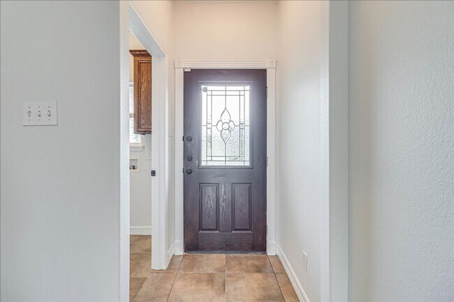 Building Photo - 2533 Lorine Dr