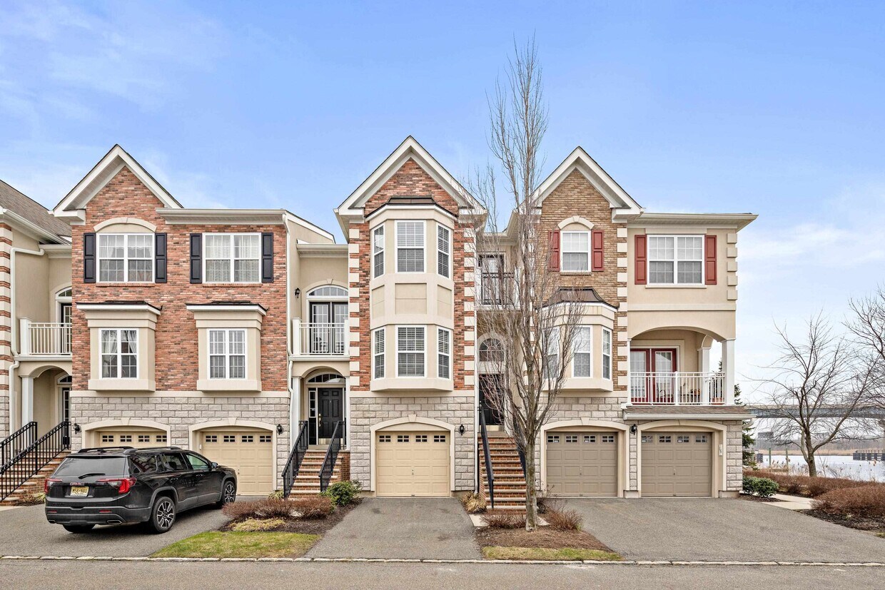 15 Mallard Pl, Secaucus, NJ 07094 Condo for Rent in Secaucus, NJ