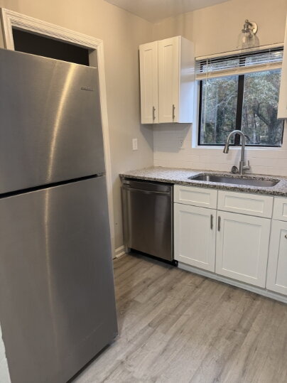 Building Photo - North Hall Duplex Available Immediately!