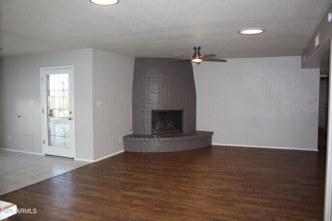Foto del edificio - 15420 N 58th Ave