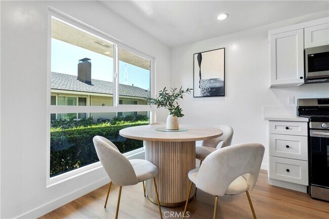 Foto del edificio - 12700 Newport Ave