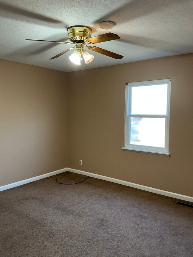 Building Photo - 441 Martha Ln