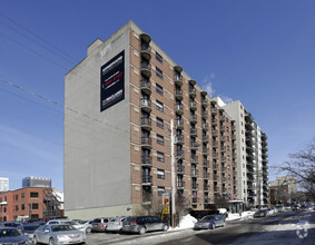 Building Photo - 341 Maclaren St