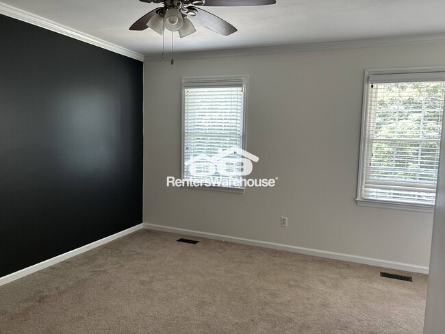 Building Photo - 2501 Crestwood Cir