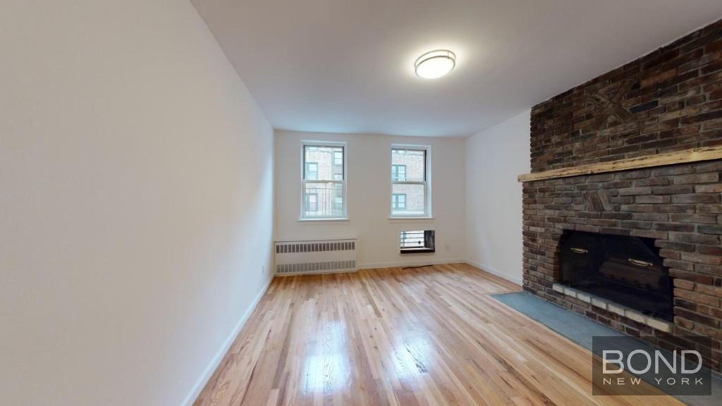 Foto principal - 118 E 92nd St
