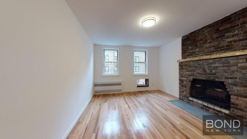 Primary Photo - 118 E 92nd St
