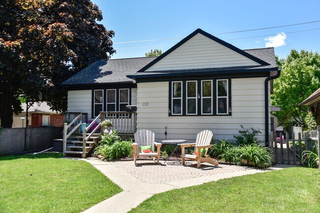 Building Photo - Amazing Tosa Single Family!