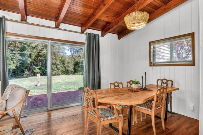 Building Photo - Beautiful Mid Century Ranch North of WSU o...