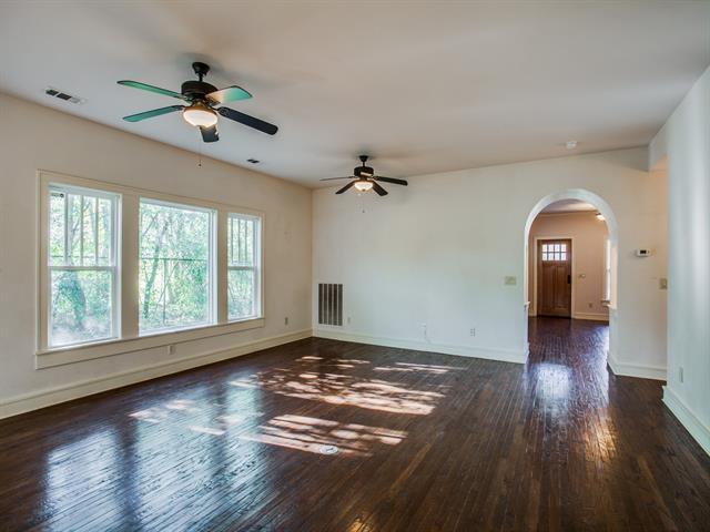 Building Photo - 10306 Country Club Dr