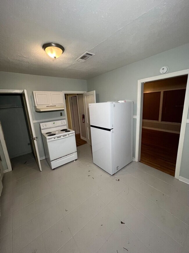 Building Photo - 3718 Northbrook Dr