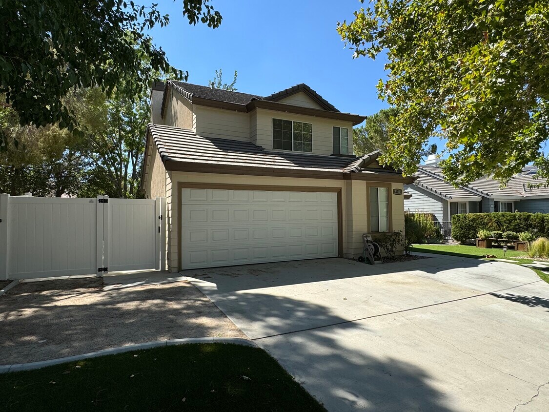 Front - 44215 Danya Ln