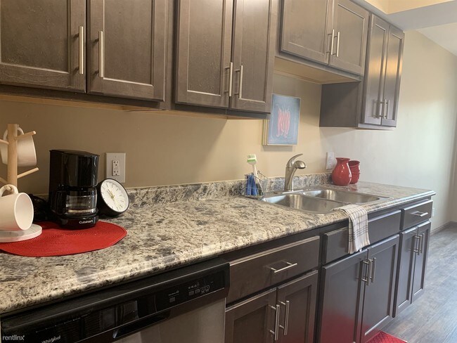 Foto del edificio - 2 br, 1 bath  - Penn Apartments